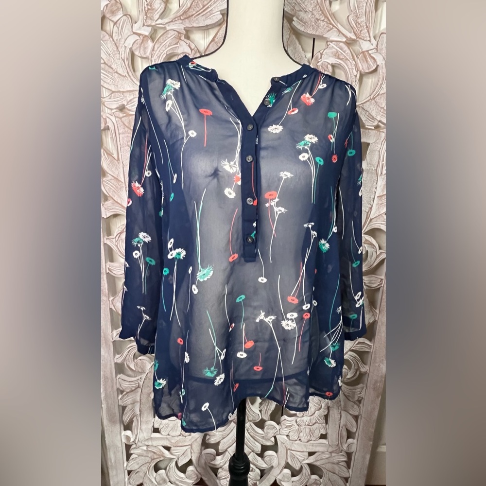 EUC Banana Republic Navy 3/4 Sleeve Sheer Button Top with Floral Design Sz L